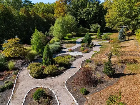 12-41 Knoll Crest Road Bedford NH 03110