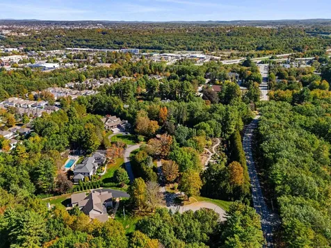 12-41 Knoll Crest Road Bedford NH 03110