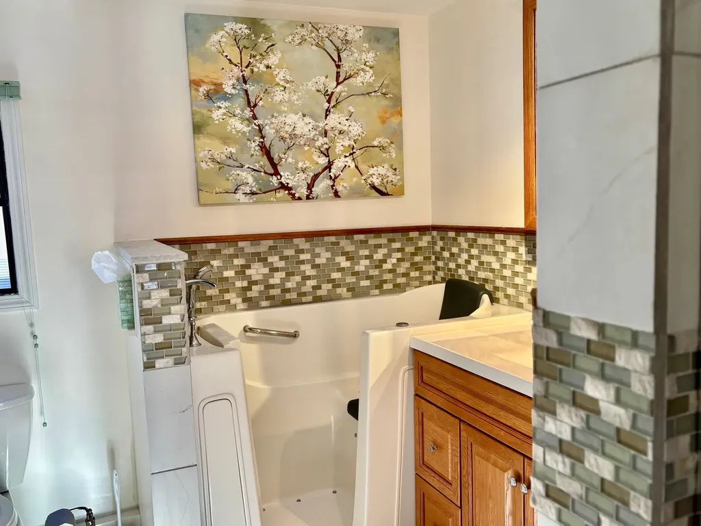 176 Lower Collins Street Seabrook NH 03874