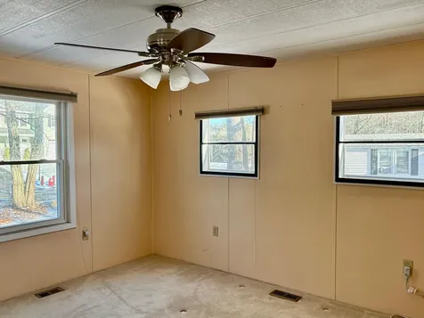 176 Lower Collins Street Seabrook NH 03874