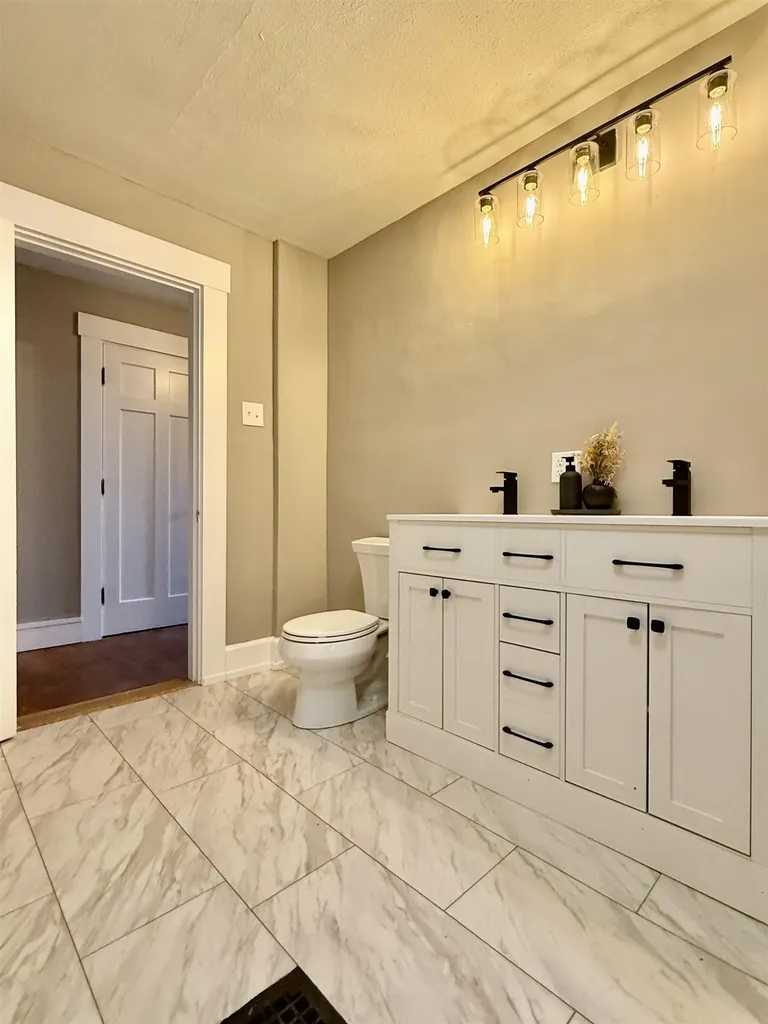 28 Leach Avenue Franklin NH 03235