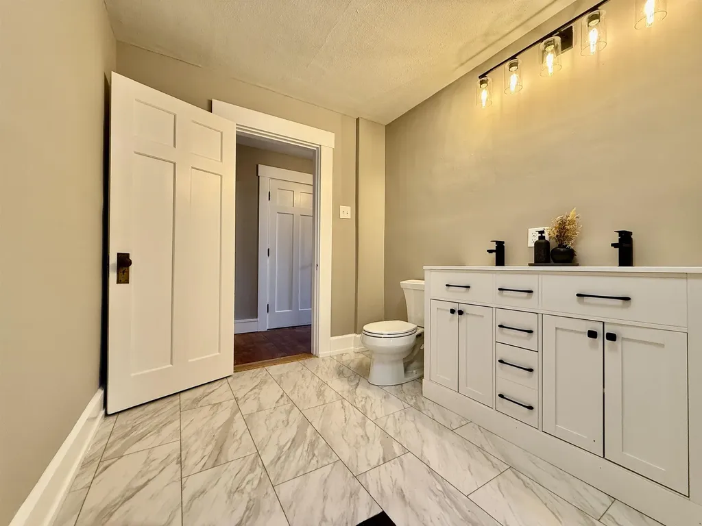 28 Leach Avenue Franklin NH 03235