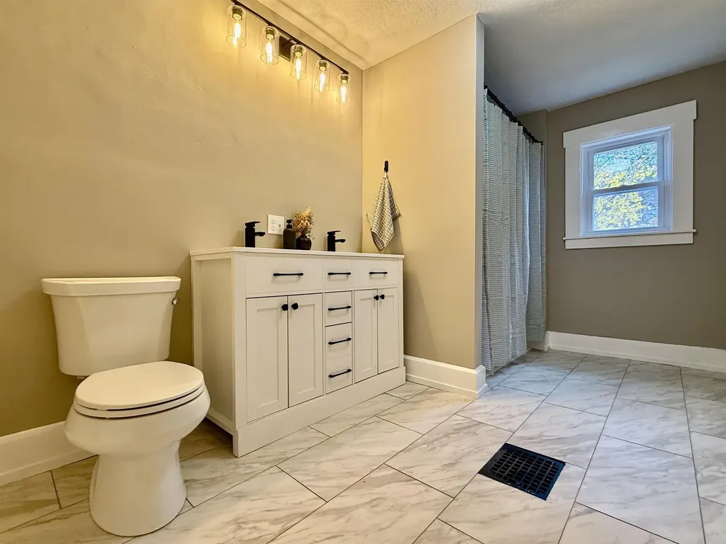 28 Leach Avenue Franklin NH 03235