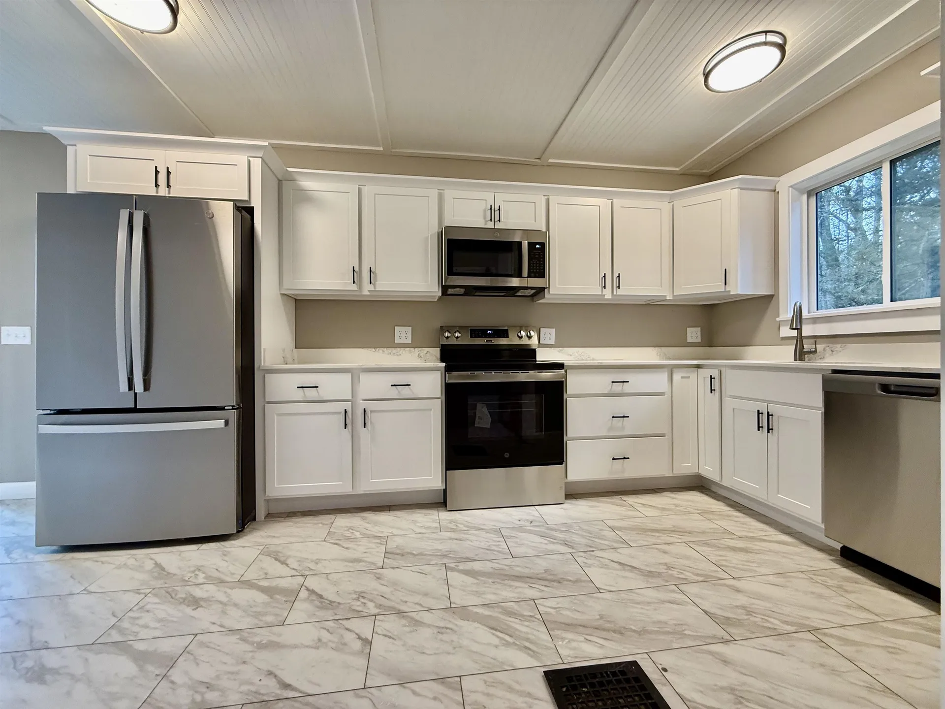 28 Leach Avenue Franklin NH 03235