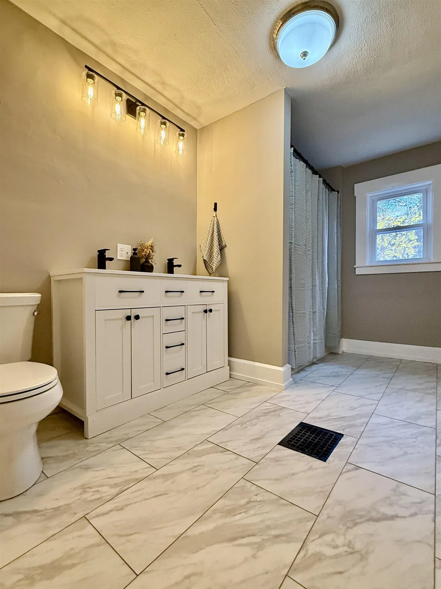 28 Leach Avenue Franklin NH 03235