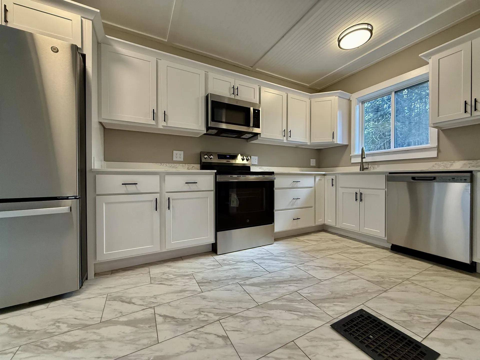 28 Leach Avenue Franklin NH 03235