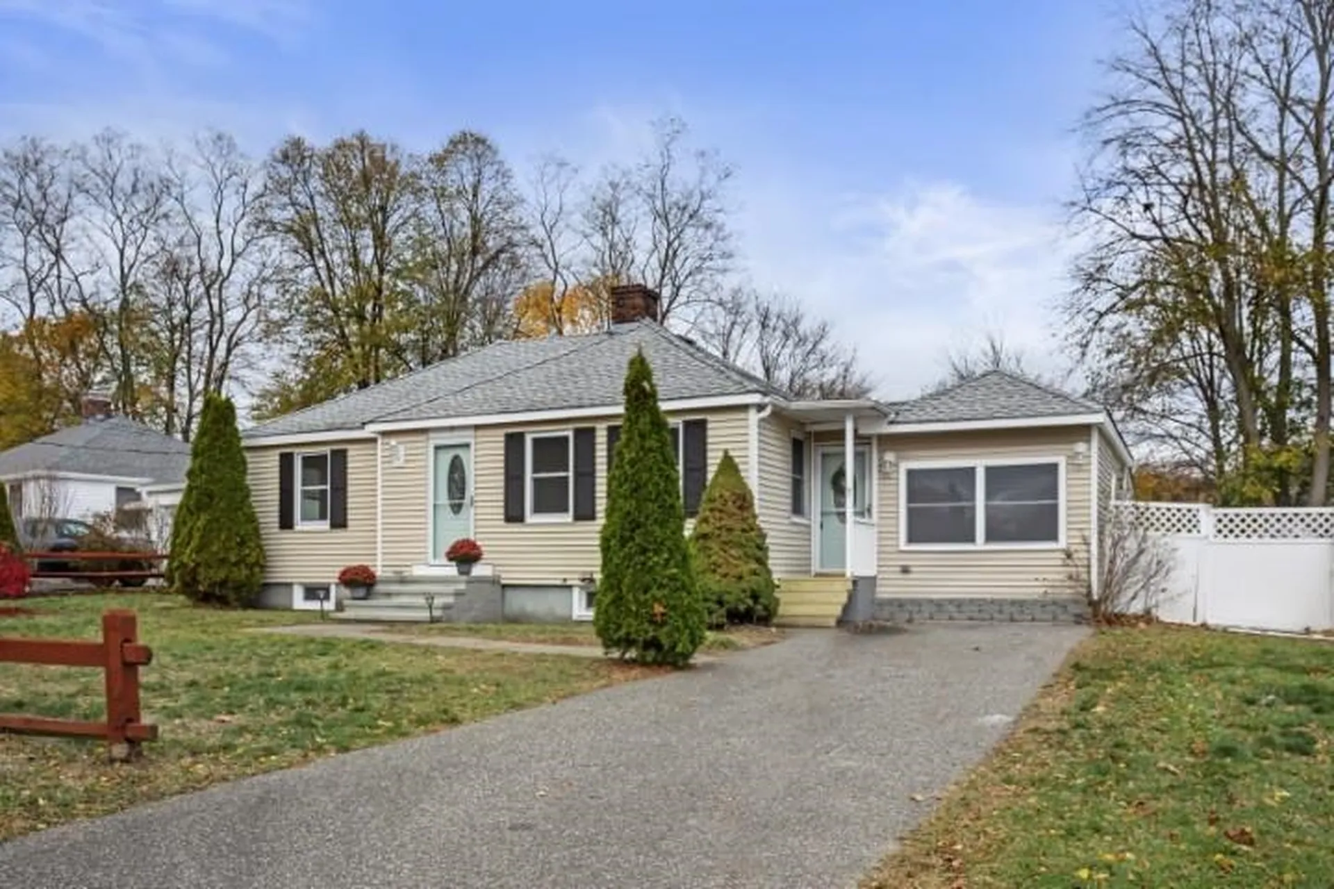 Portsmouth NH, 7 Hall Court