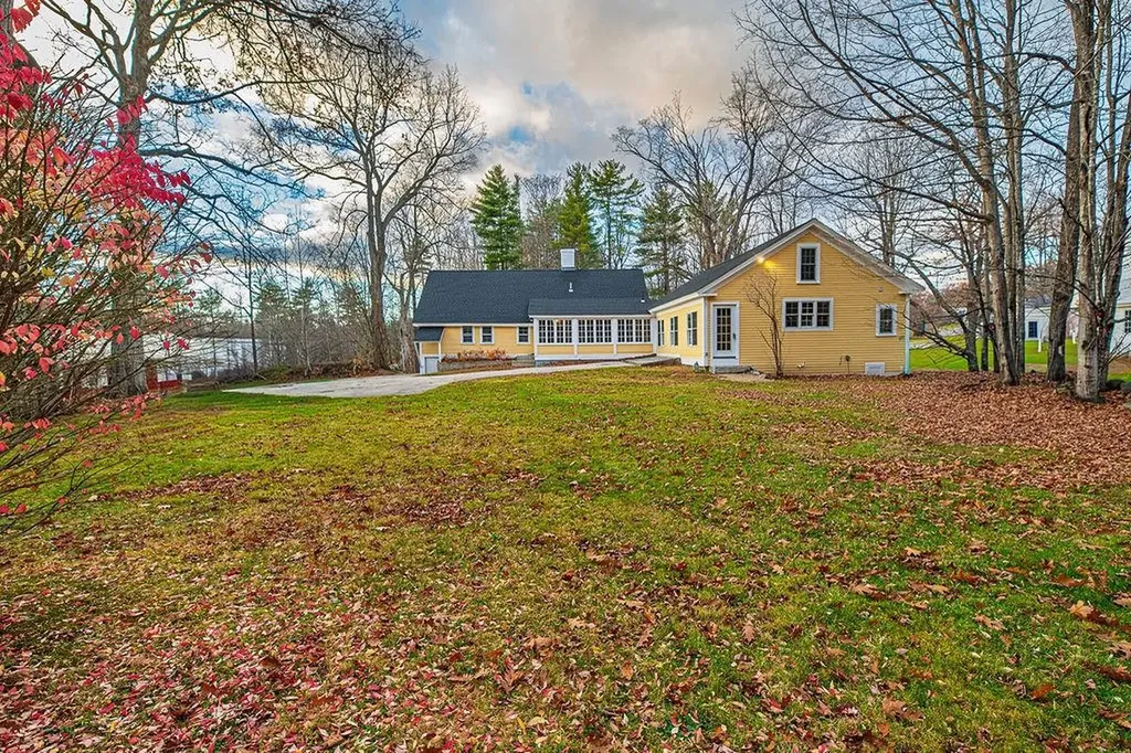 17 Waumbeck Road Wolfeboro NH 03894