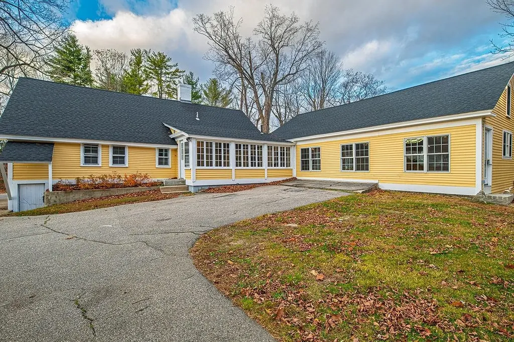 17 Waumbeck Road Wolfeboro NH 03894