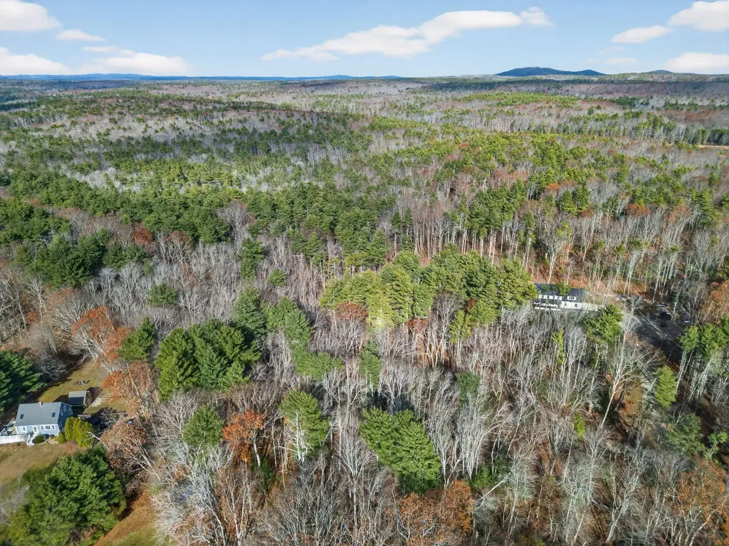 2 Lils Alley York ME 03909