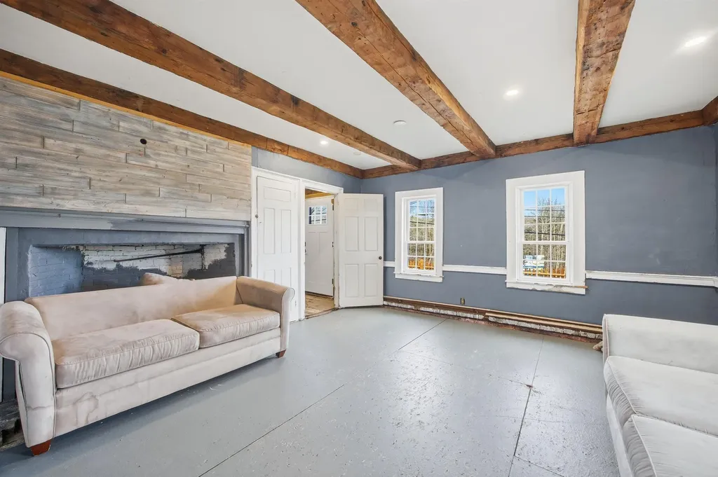 70 White Mountain Highway Tamworth NH 03817-4663