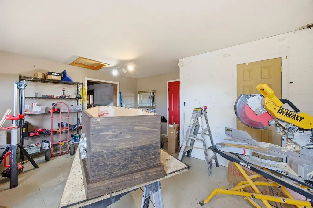 70 White Mountain Highway Tamworth NH 03817-4663