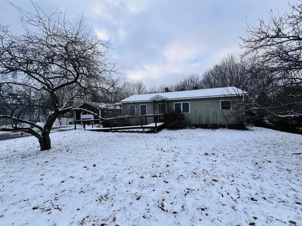 583 Pinehurst Street Lyndon VT 05851