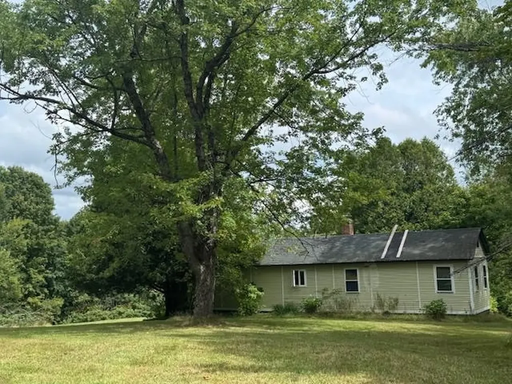 190 Upper Edsall Road Greensboro VT 05841