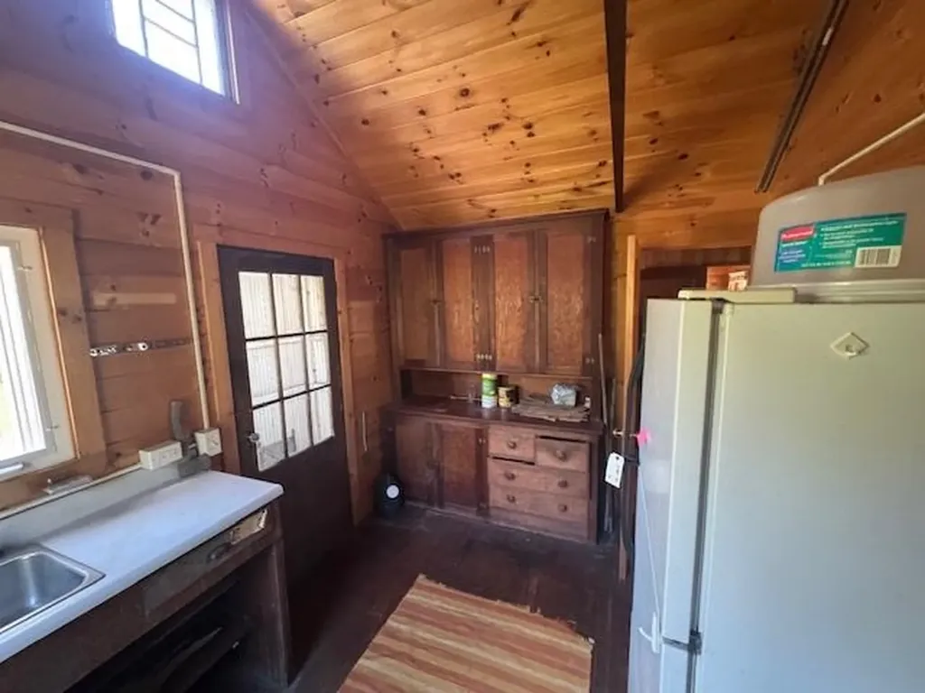 190 Upper Edsall Road Greensboro VT 05841