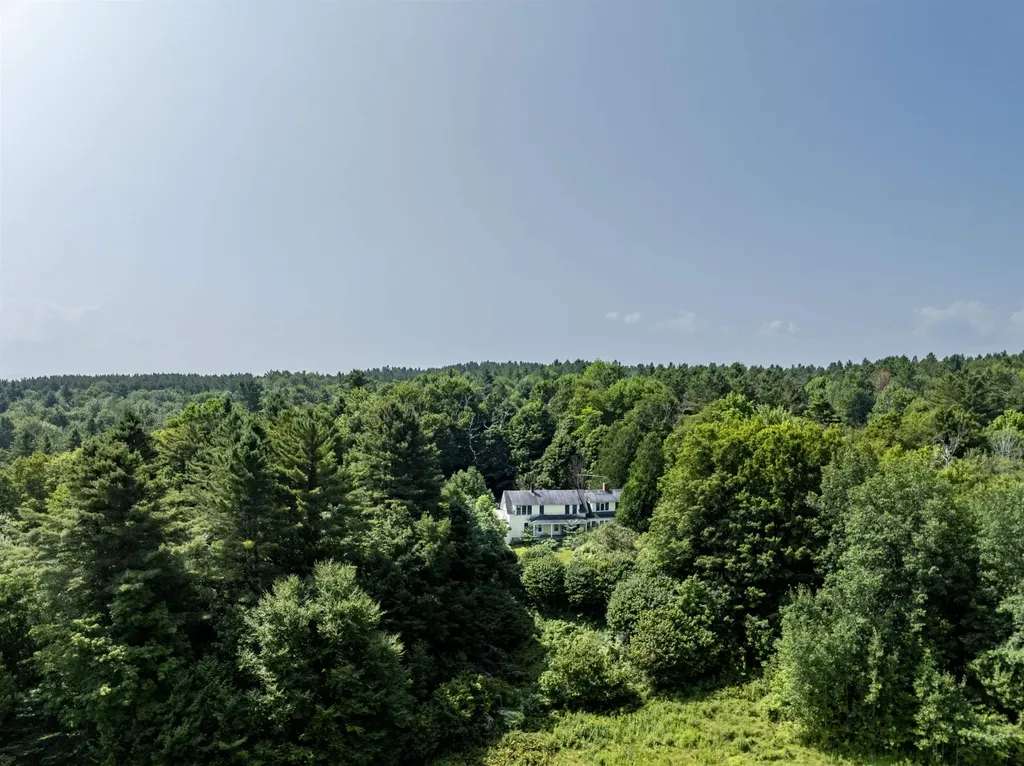 190 Upper Edsall Road Greensboro VT 05841