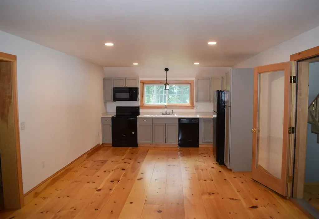 46 Little River Road Kingston NH 03848