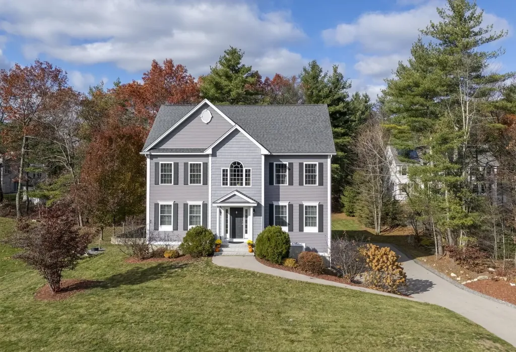 27 Wellesley Drive Pelham NH 03076