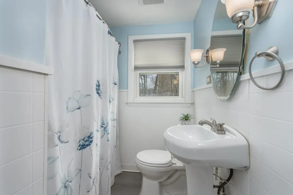 56 Chamberlain Street Rochester NH 03867