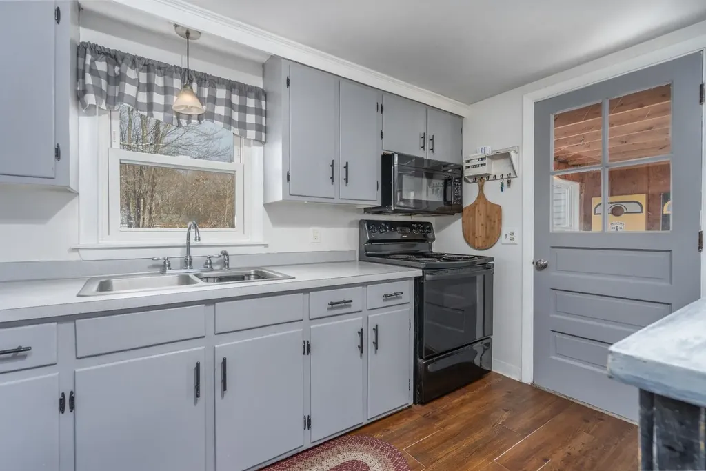 56 Chamberlain Street Rochester NH 03867