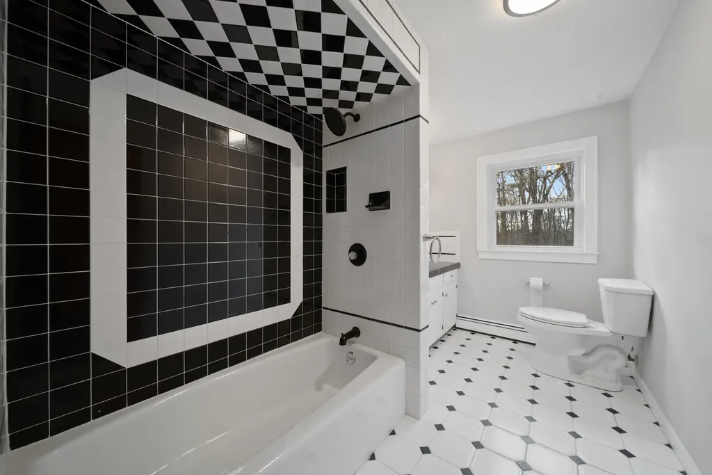 7 Dexter Street Derry NH 03038