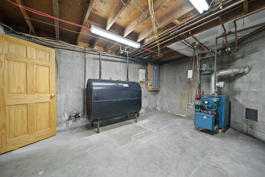 7 Dexter Street Derry NH 03038