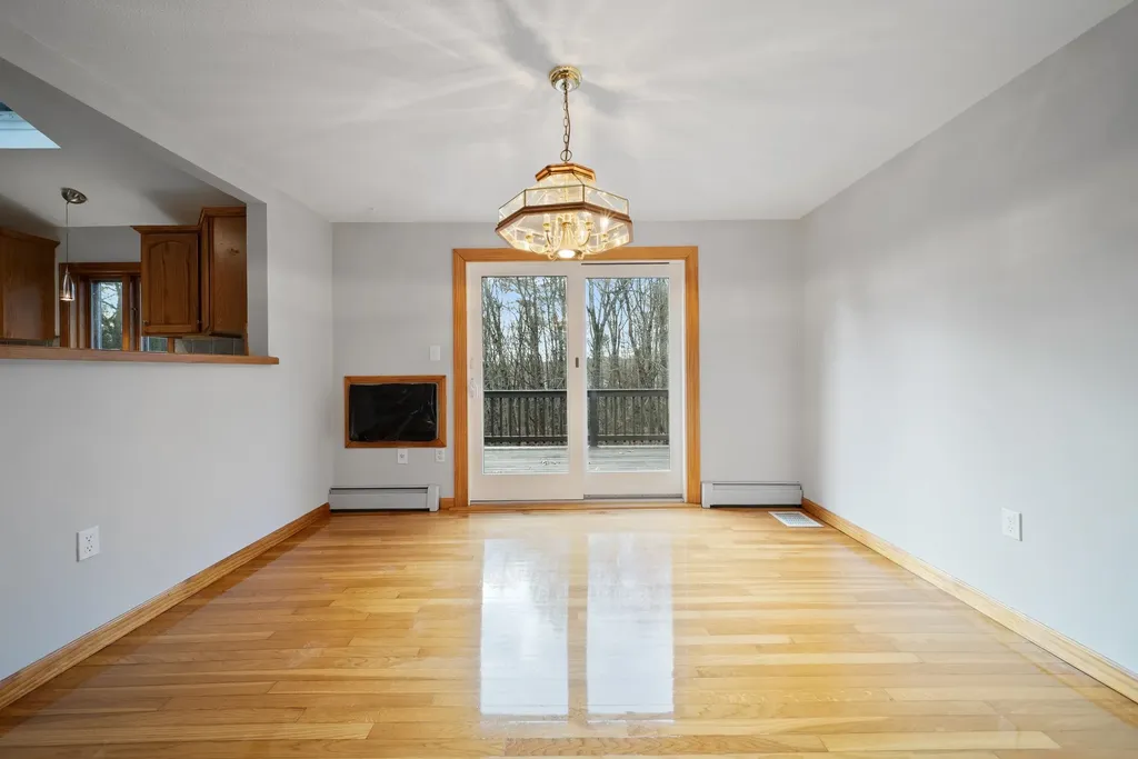 7 Dexter Street Derry NH 03038