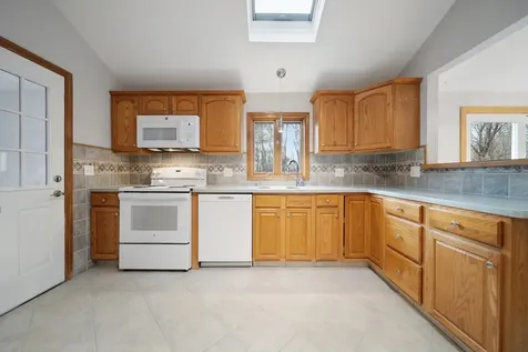 7 Dexter Street Derry NH 03038