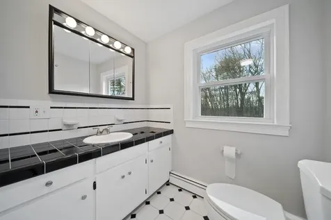 7 Dexter Street Derry NH 03038