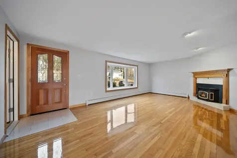 7 Dexter Street Derry NH 03038