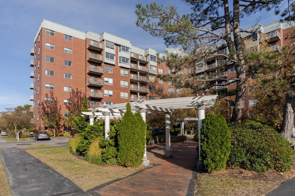 148 Breakwater Drive South Portland ME 04106
