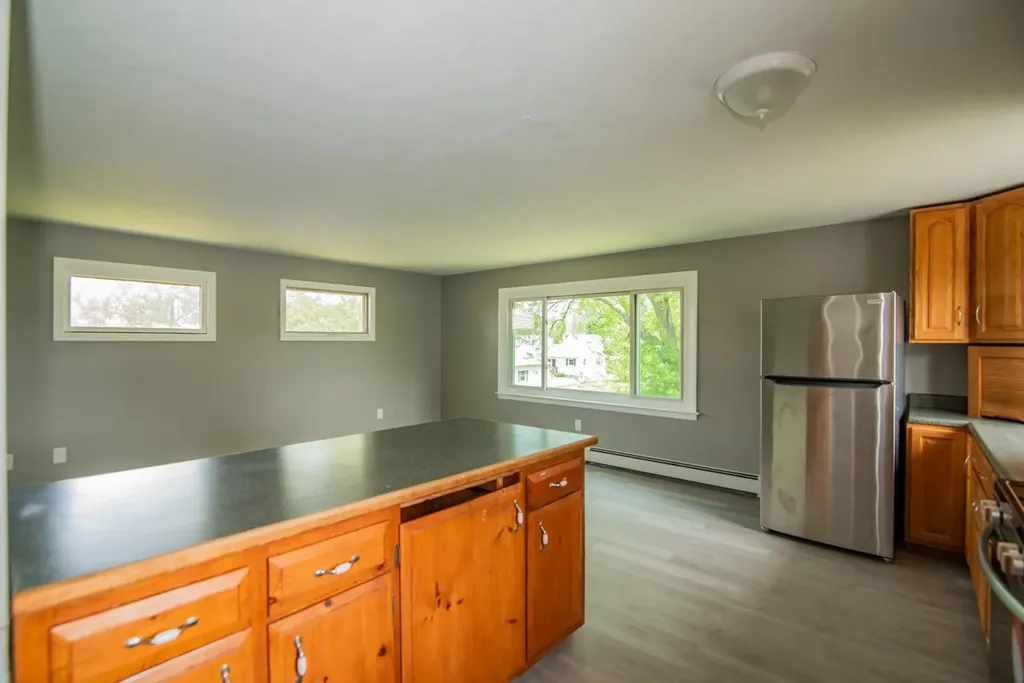 82 S Jewett Street Manchester NH 03103