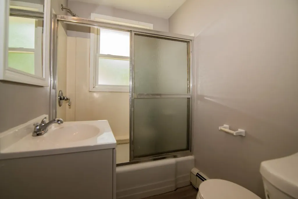 82 S Jewett Street Manchester NH 03103