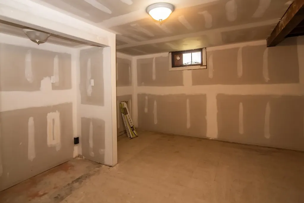 82 S Jewett Street Manchester NH 03103