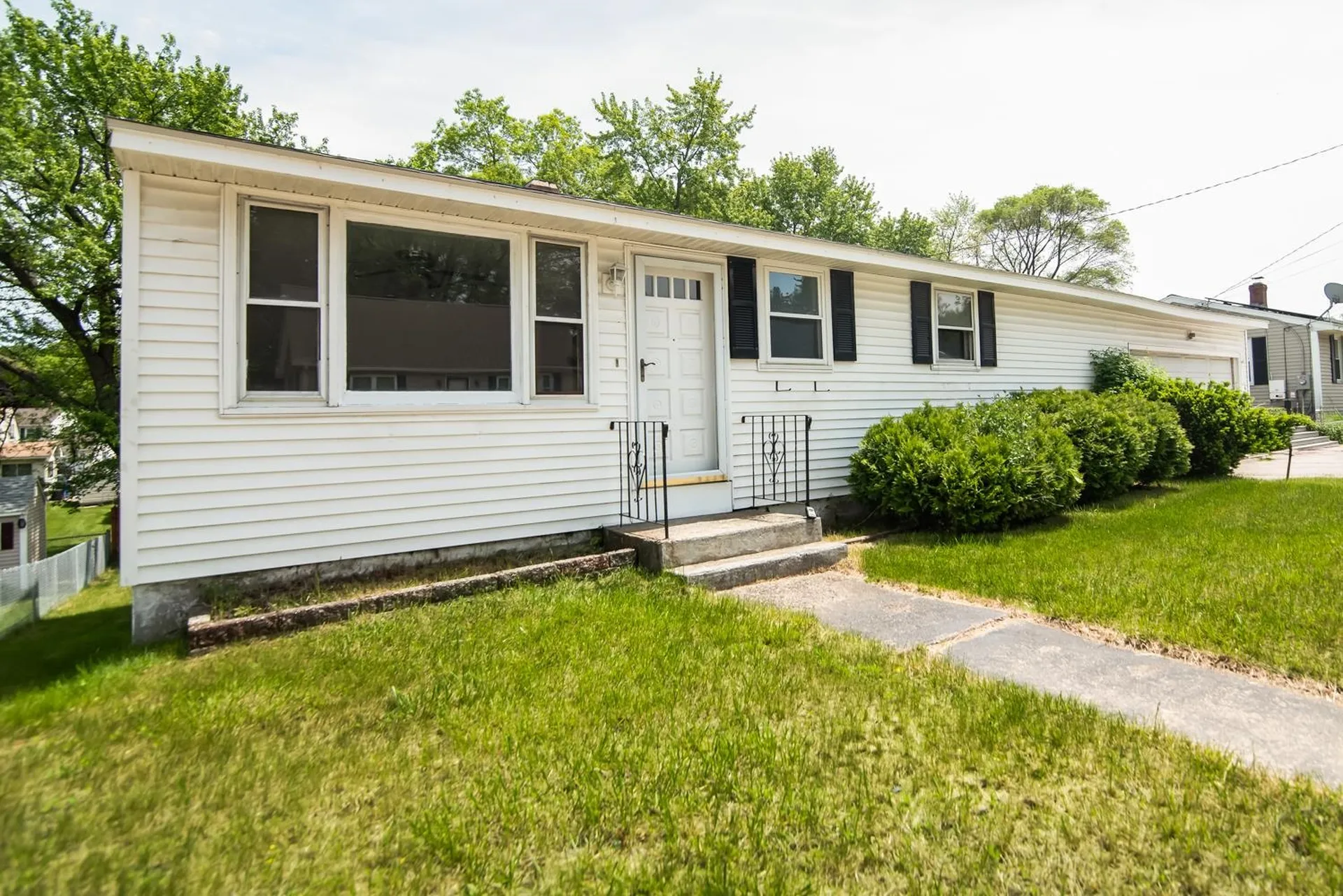 82 S Jewett Street Manchester NH 03103