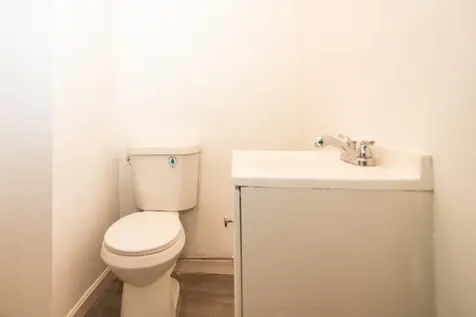 82 S Jewett Street Manchester NH 03103