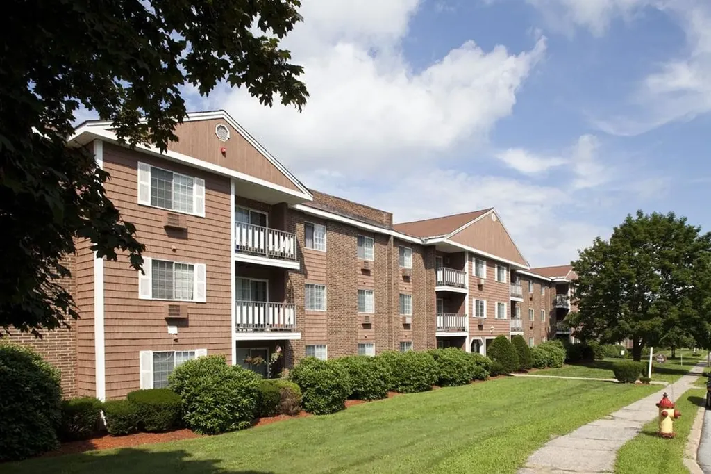 21 West River Drive Manchester NH 03104