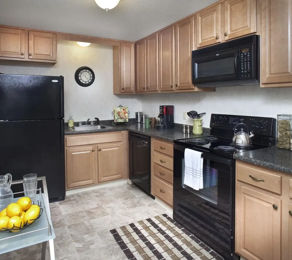 21 West River Drive Manchester NH 03104