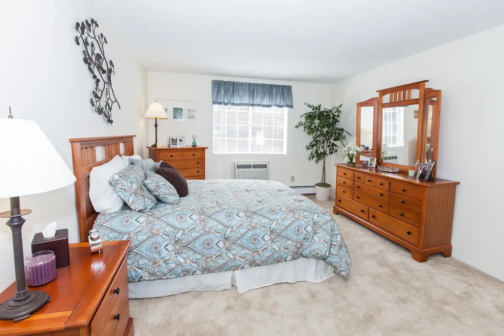 21 West River Drive Manchester NH 03104