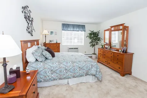 21 West River Drive Manchester NH 03104