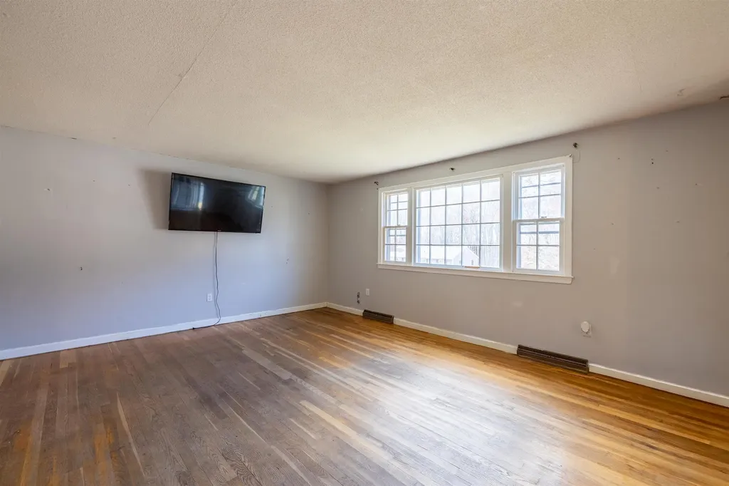 56 Bedard Avenue Derry NH 03038