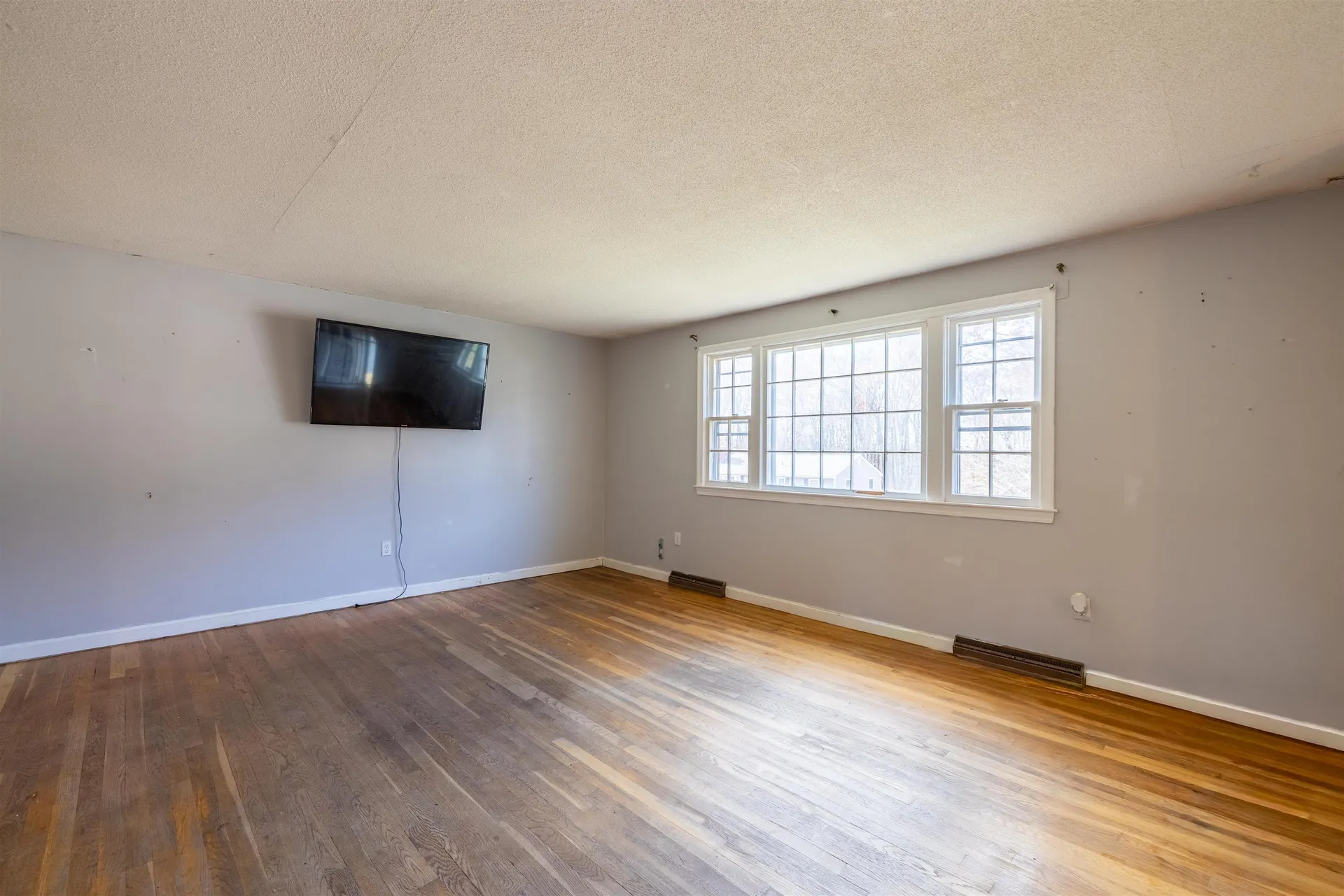 56 Bedard Avenue Derry NH 03038