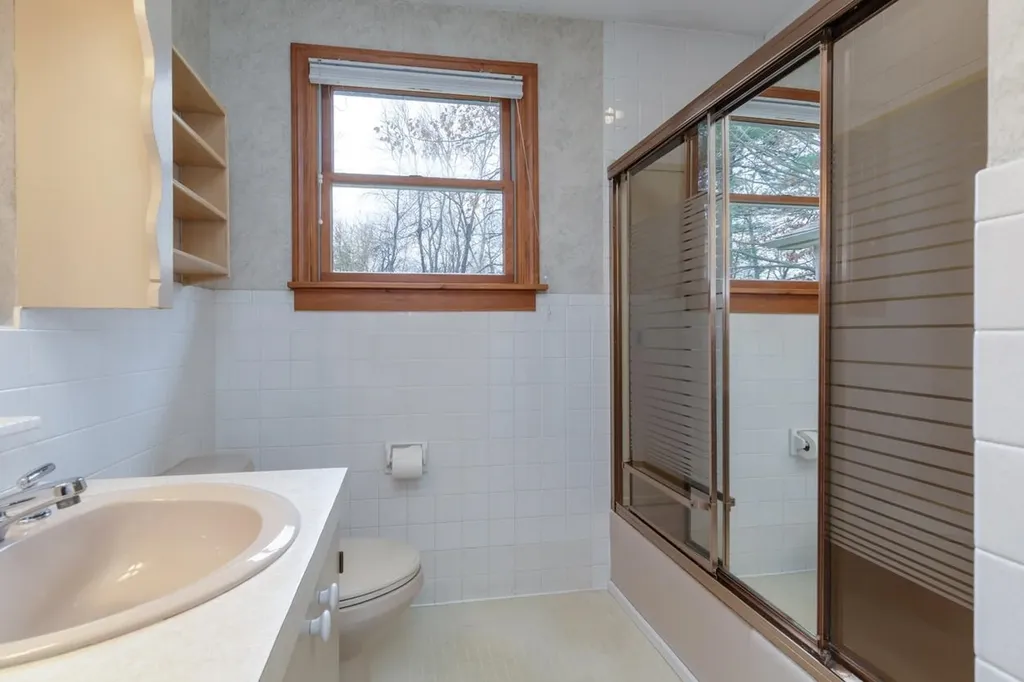 380 Woodcrest Court Manchester NH 03109