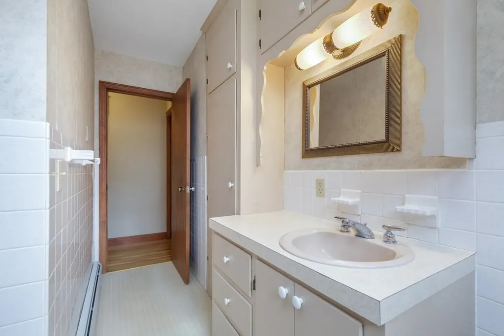 380 Woodcrest Court Manchester NH 03109