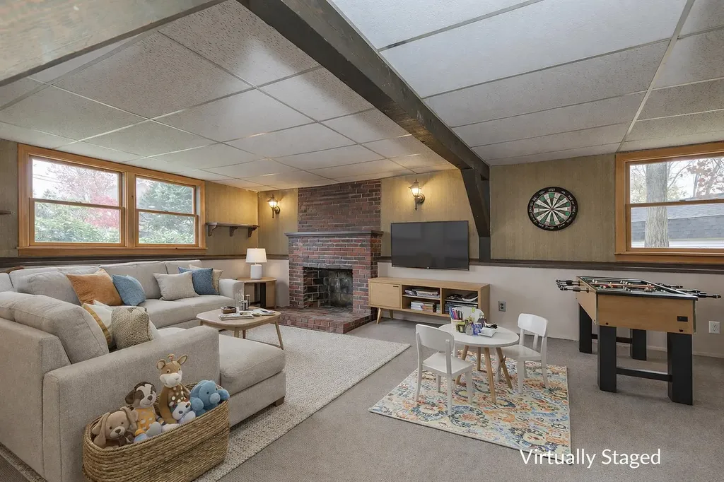 380 Woodcrest Court Manchester NH 03109