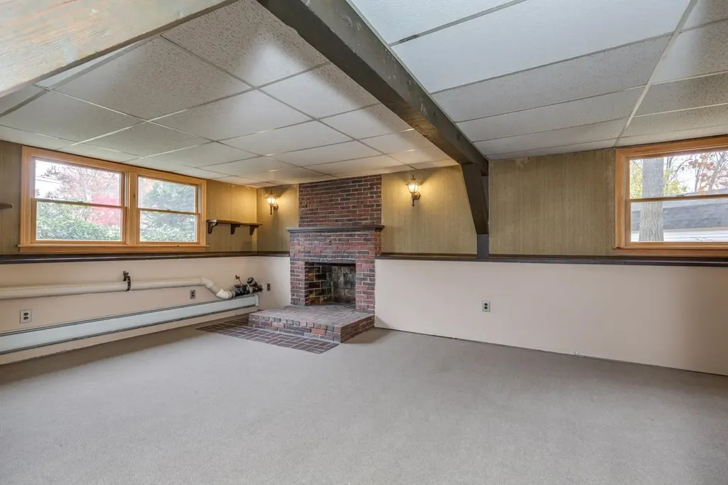 380 Woodcrest Court Manchester NH 03109