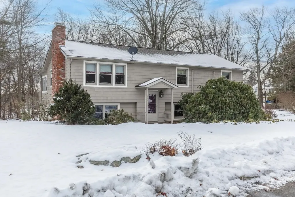 380 Woodcrest Court Manchester NH 03109