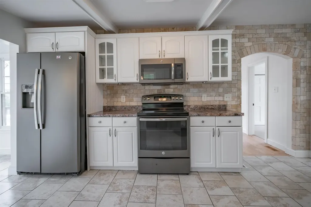 94 Lakeshore Drive Northwood NH 03261