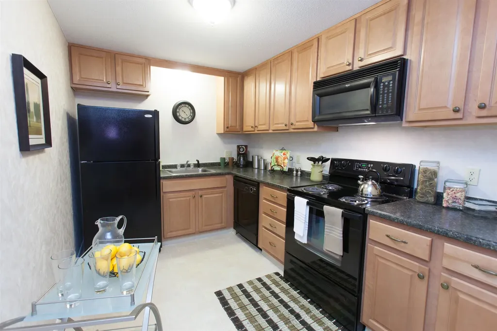 106 West River Drive Manchester NH 03104