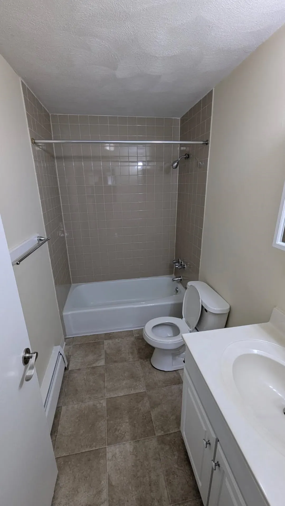 106 West River Drive Manchester NH 03104